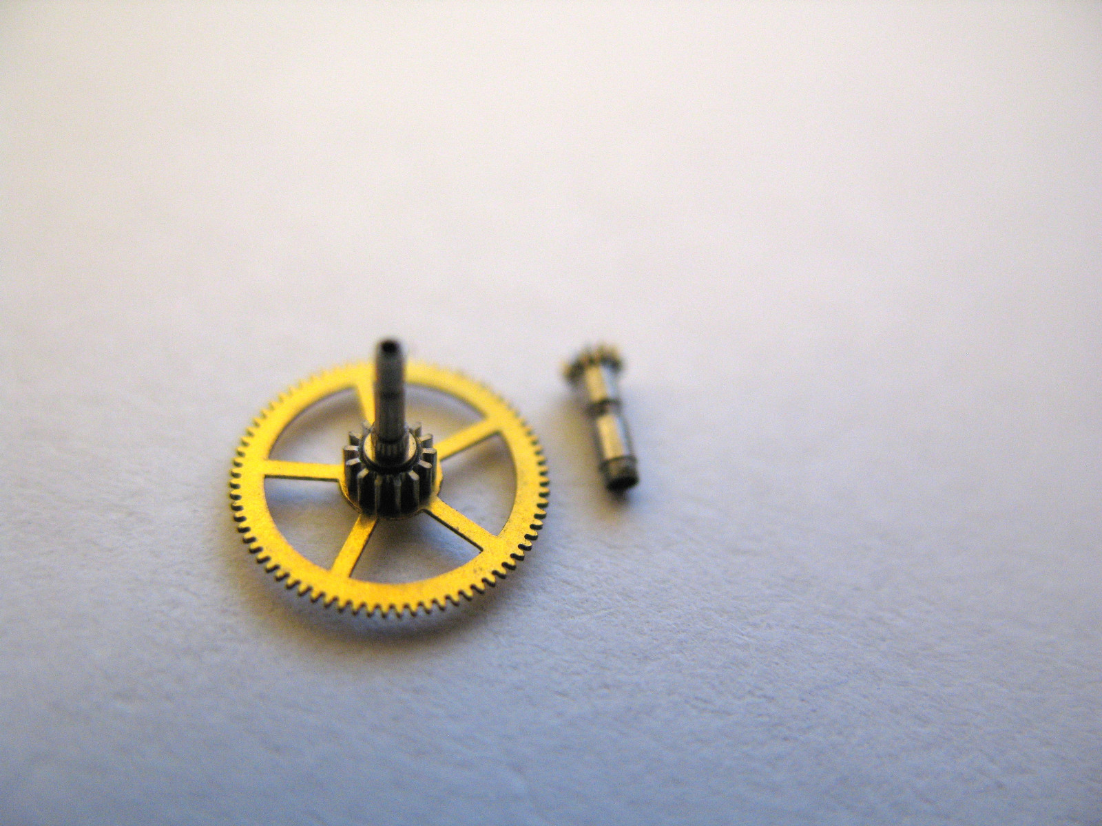 JAEGER LE COULTRE,JLC 916 ASSORTED NEW OLD STOCK MOVEMENT PARTS