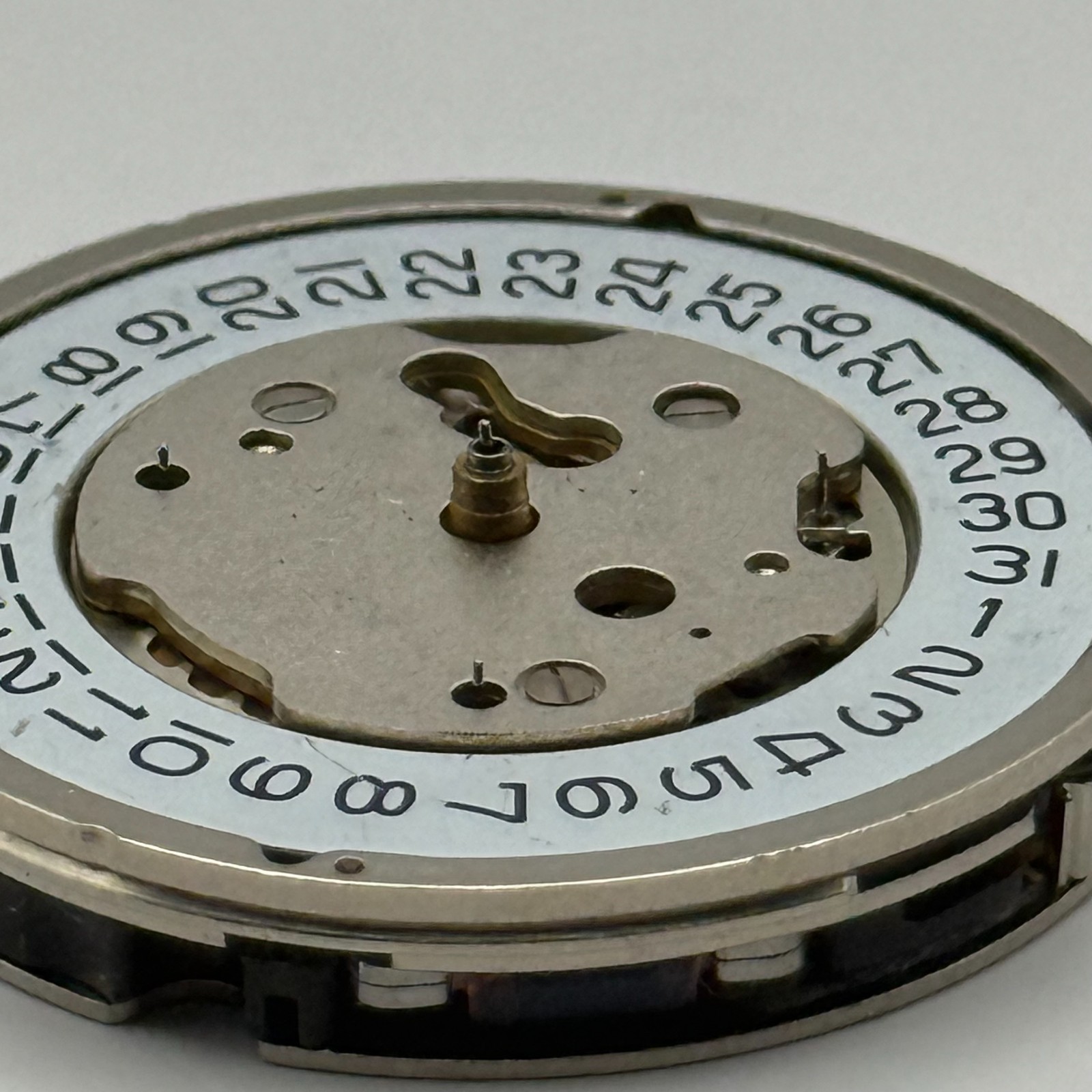 Ronda 5040.D Watch Movement Quartz Swiss 6 Jewels Vintage Parts Repair 28.6mm