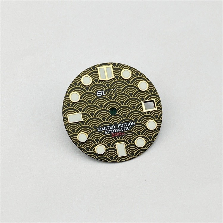 28.5mm Fish Scales Watch Dial Green Luminous Date Fit Nh35 4R35 Movement