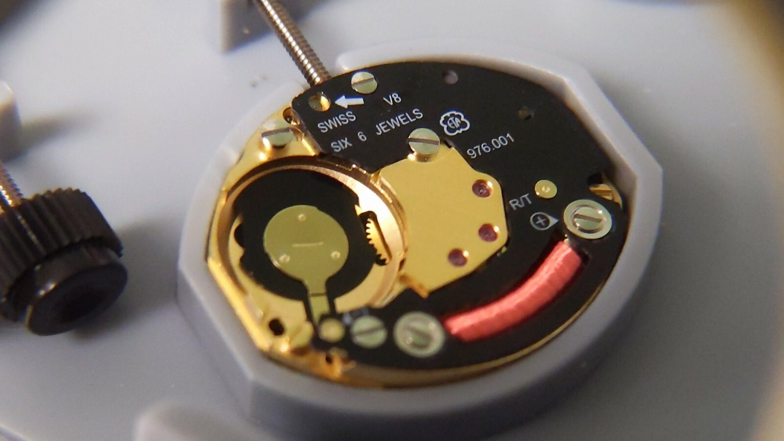 ETA 976.001 watch movement SS1 V8 Aig 1 (H1) NEW yellow 2 hands SS1