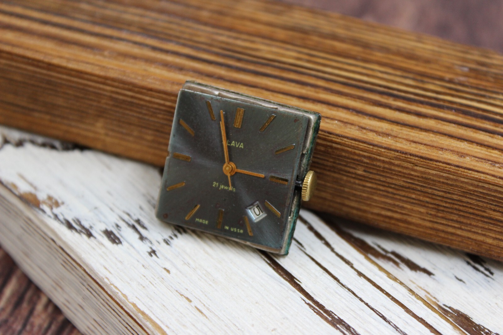 The dial of the men’s watch Slava 2414 21 stone of the USSR does not work
