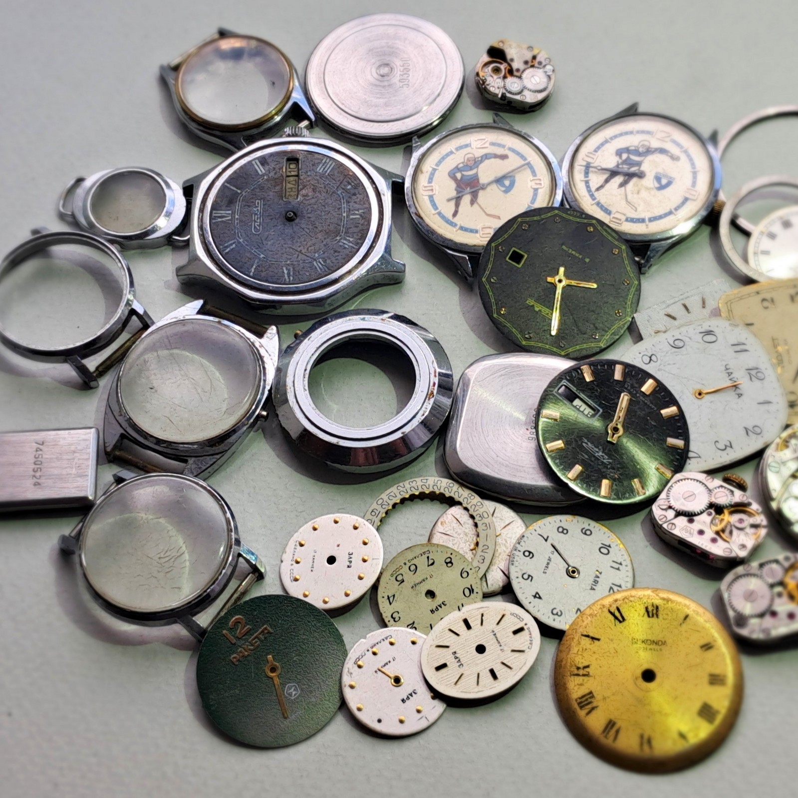 Vintage Soviet Watch Parts Lot 190g Cases Dials Movements Zarya Raketa Chaika