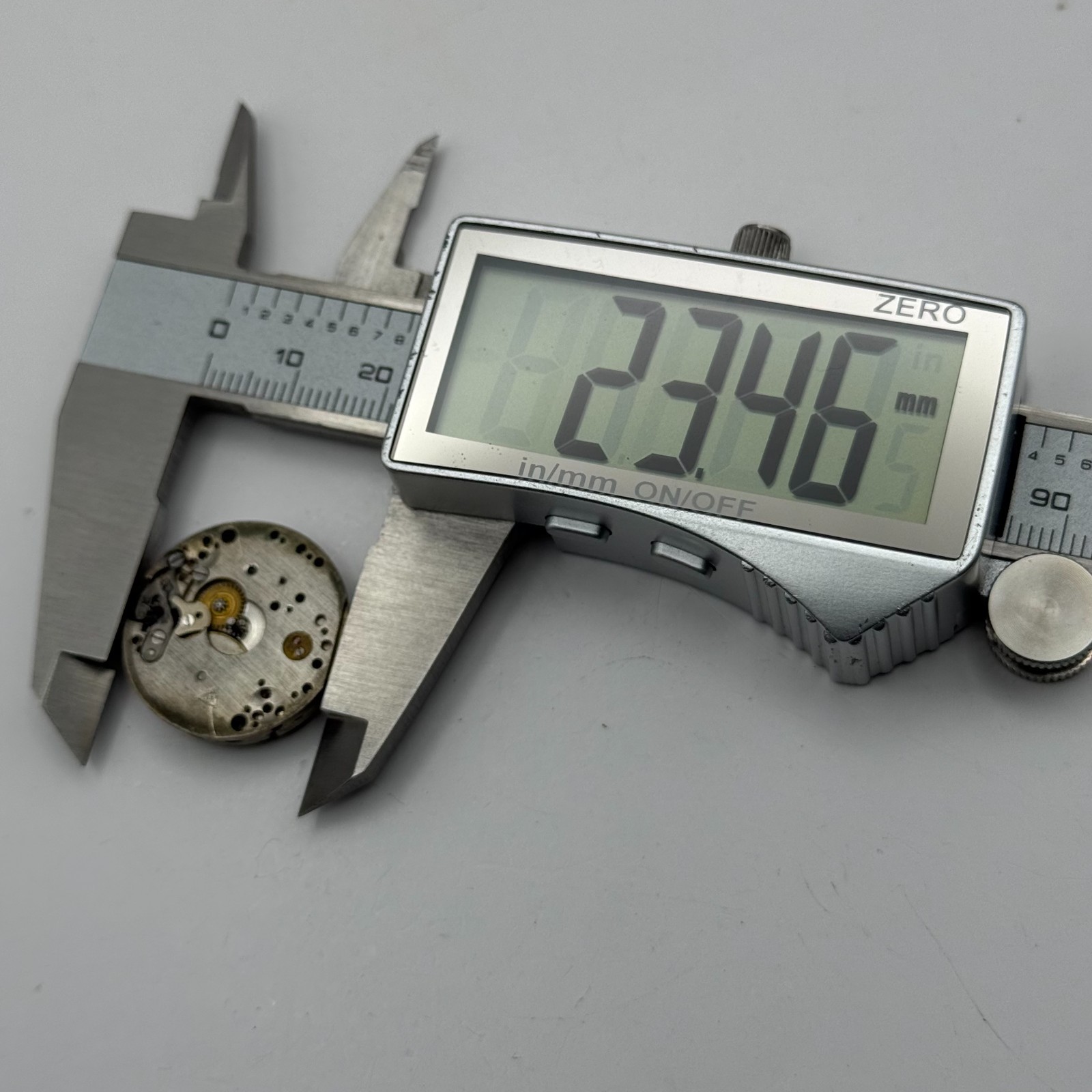 Herald Watch Movement Buser 15 Jewels 2 ADJ Swiss Vintage Parts Repair 23.2mm
