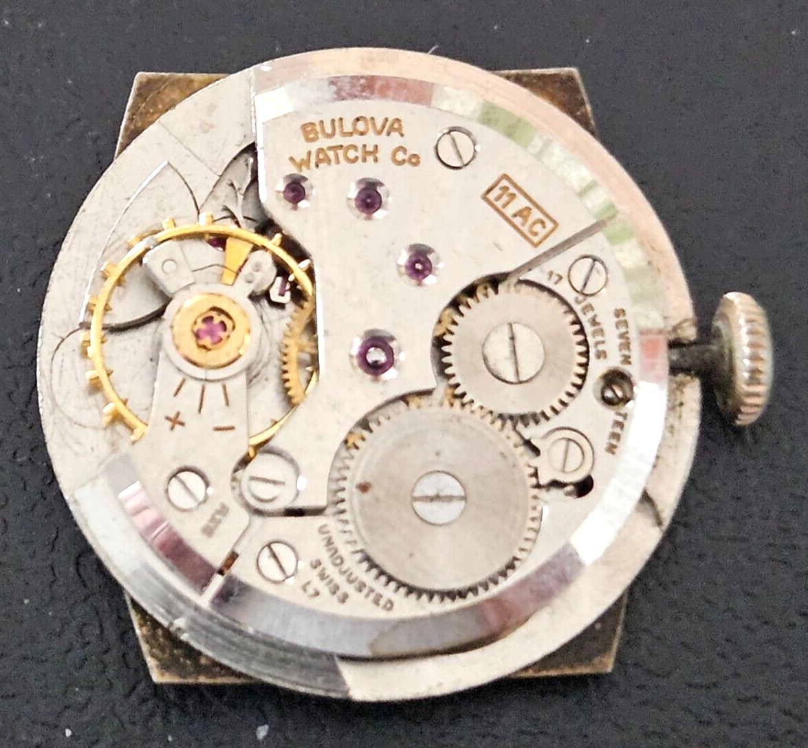 BULOVA 11AC 17J SWISS WATCH MOVEMENT (BALANCE RUNS WITH ROTATION) LOT.225