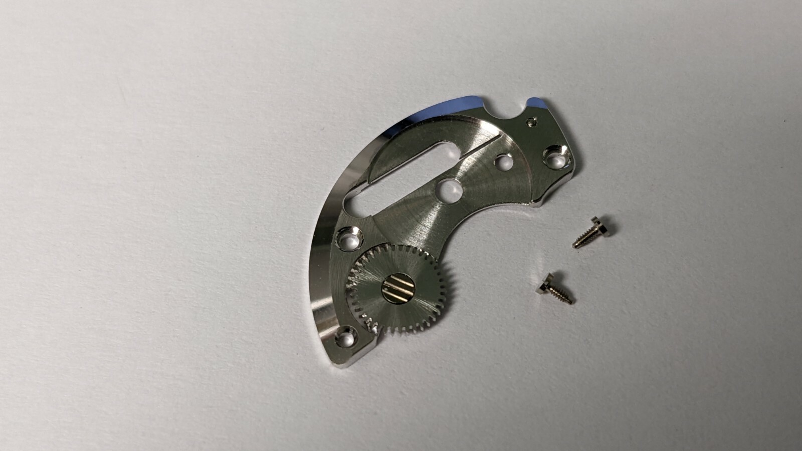 JAEGER LE COULTRE K 886 bridge and 2 SCREWS. 885S, 886S, 885, pulled from functi