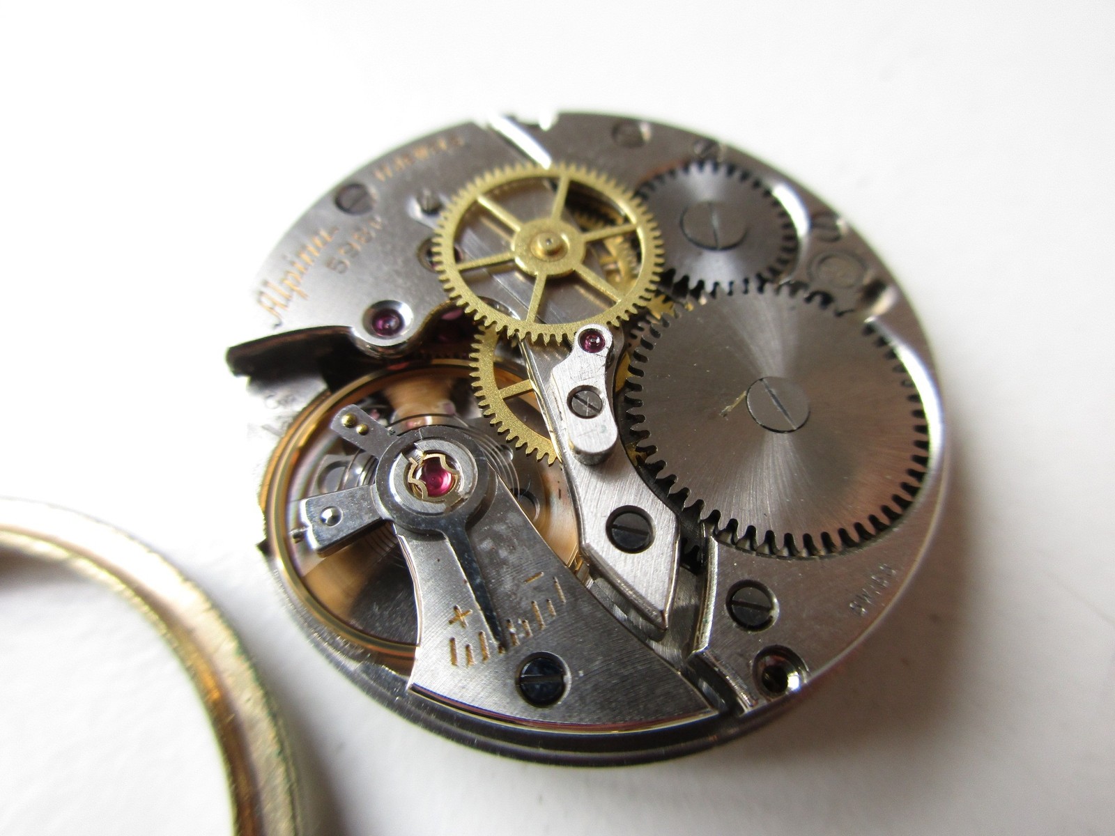 Alpina cal. 598R Swiss vintage watch movement – parts loose – running