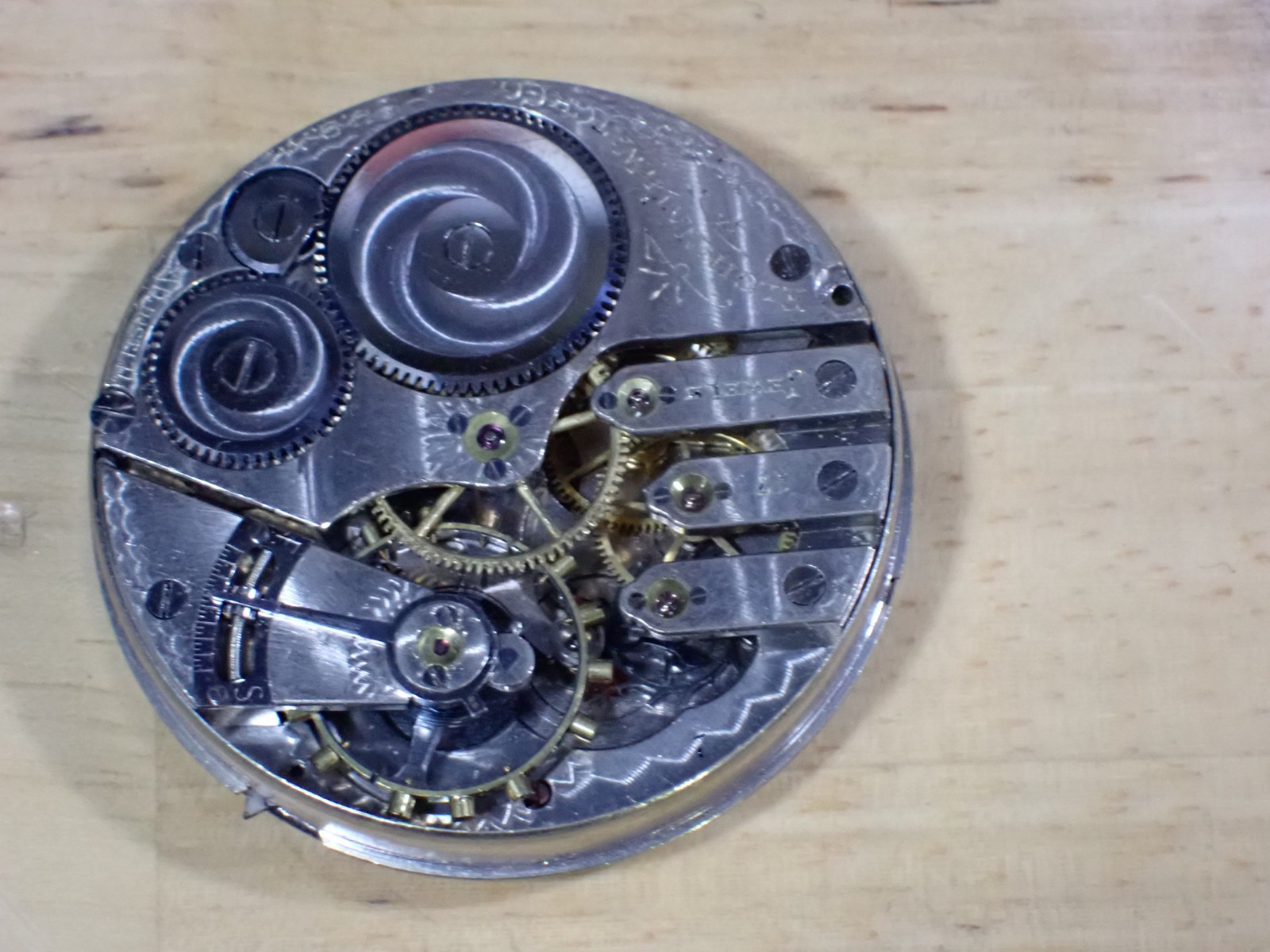 1914 Elgin 17 Jewel Ad Grade 382 Wind Pocket Watch Movement runs 3-Finger Bridge