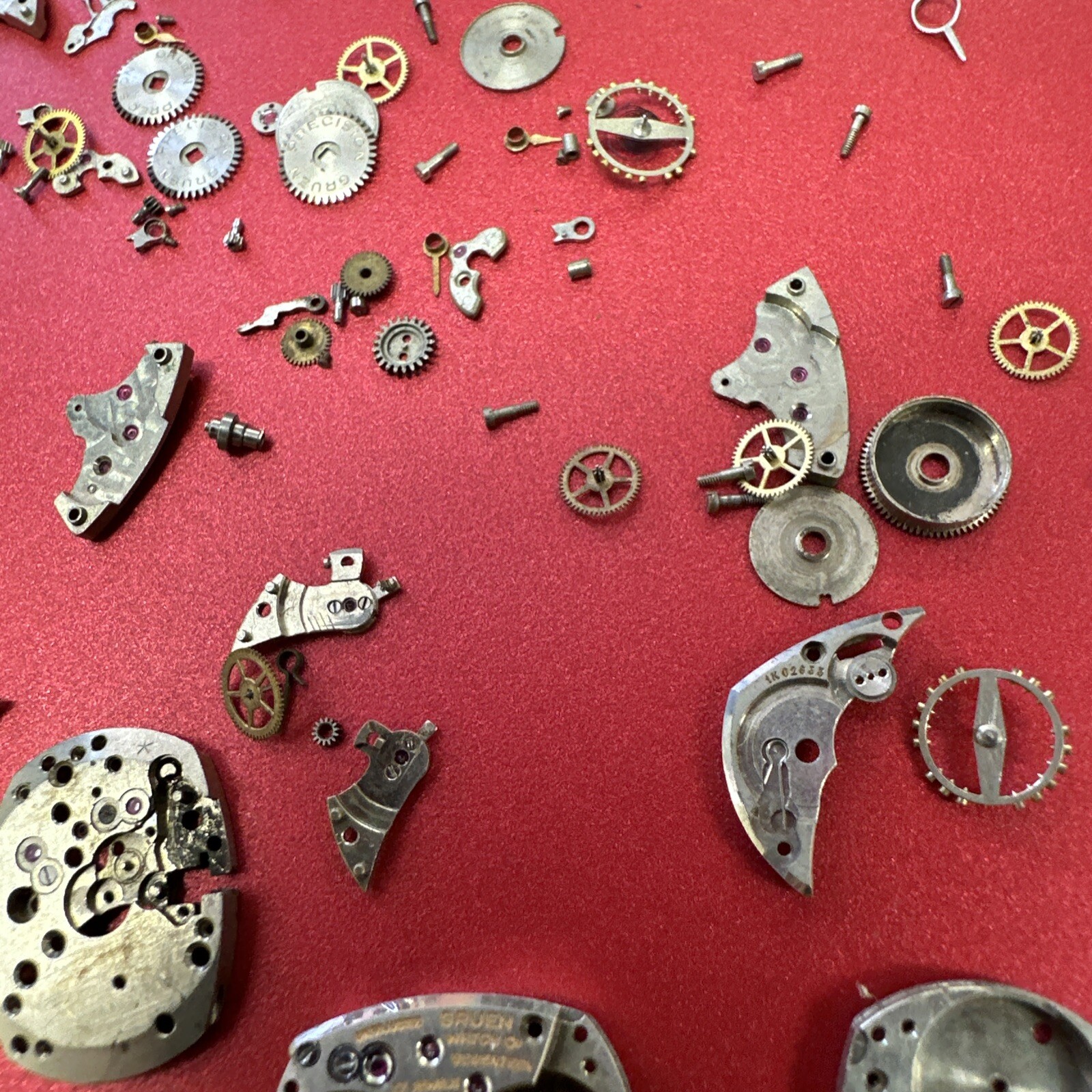 Vintage Gruen Precision 275-295 17jewel wrist watch movement For Parts & Repairs