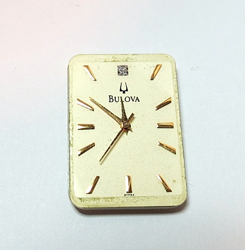 VINTAGE MENS 97F54 BULOVA QUARTZ WRISTWATCH MOVEMENT RUNS