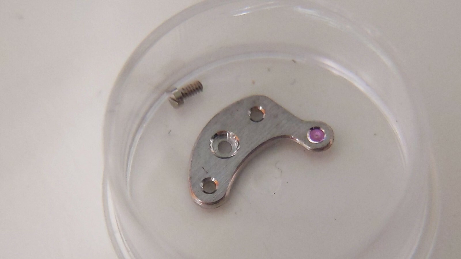 LeCoultre 910, 911 125 pallet bridge anchor bridge pre-owned – for watch repair