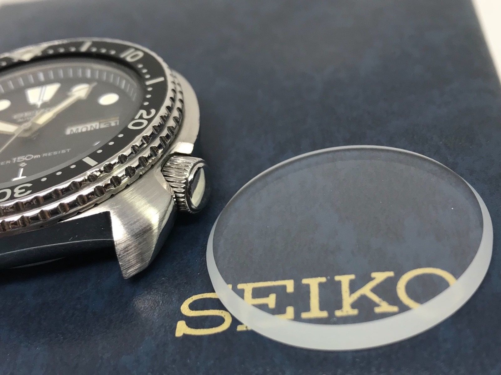 SWISS Made Glass Crystal Seiko diver Part number 320w34ga 320w34