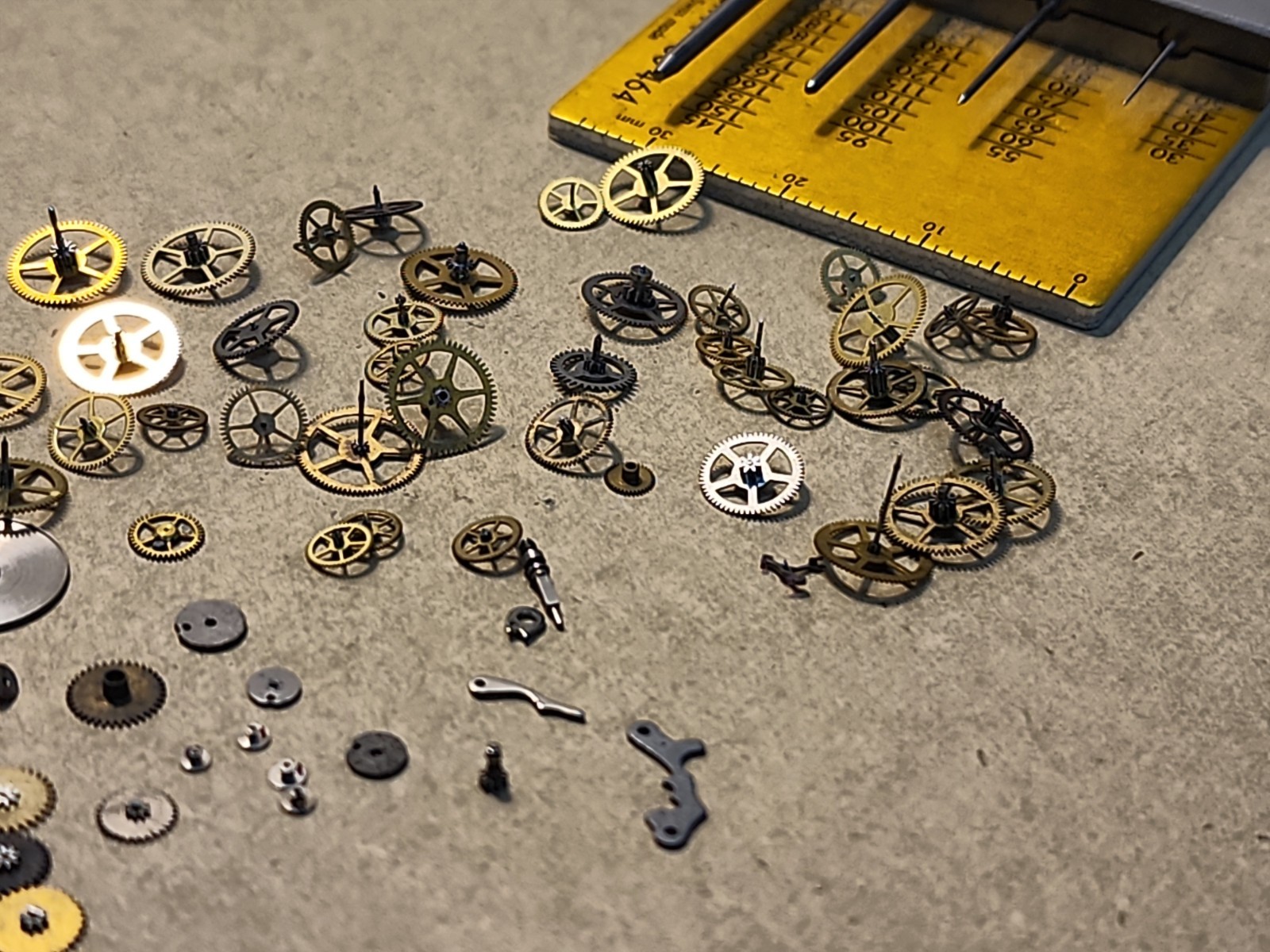 Lot Of Mixed Pocket Watch/Wristwatch Loose Parts-Train Wheels, Hr Wheels, 120+