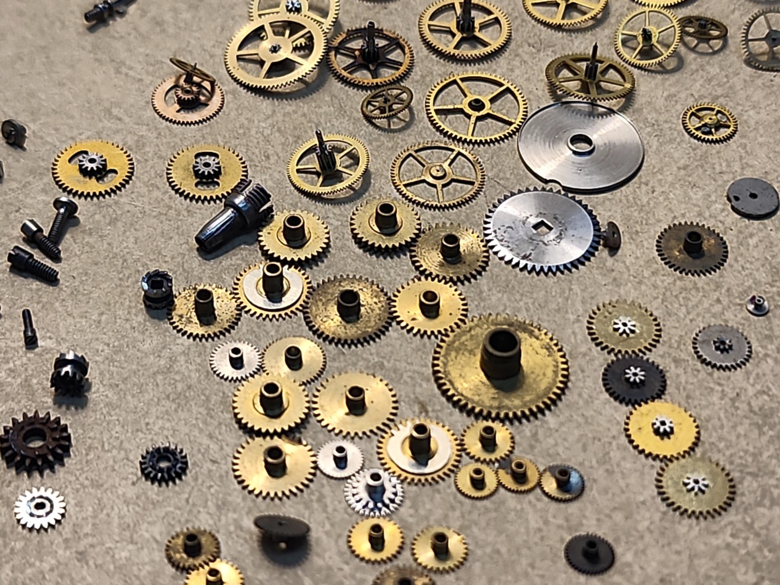 Lot Of Mixed Pocket Watch/Wristwatch Loose Parts-Train Wheels, Hr Wheels, 120+