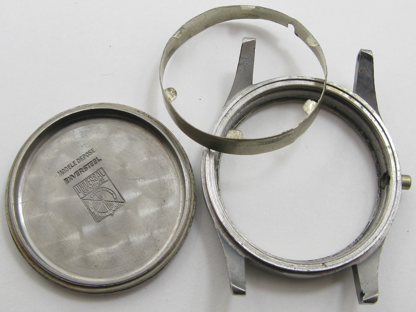 Universal Geneve stainless steel Case diameter 32.8 mm