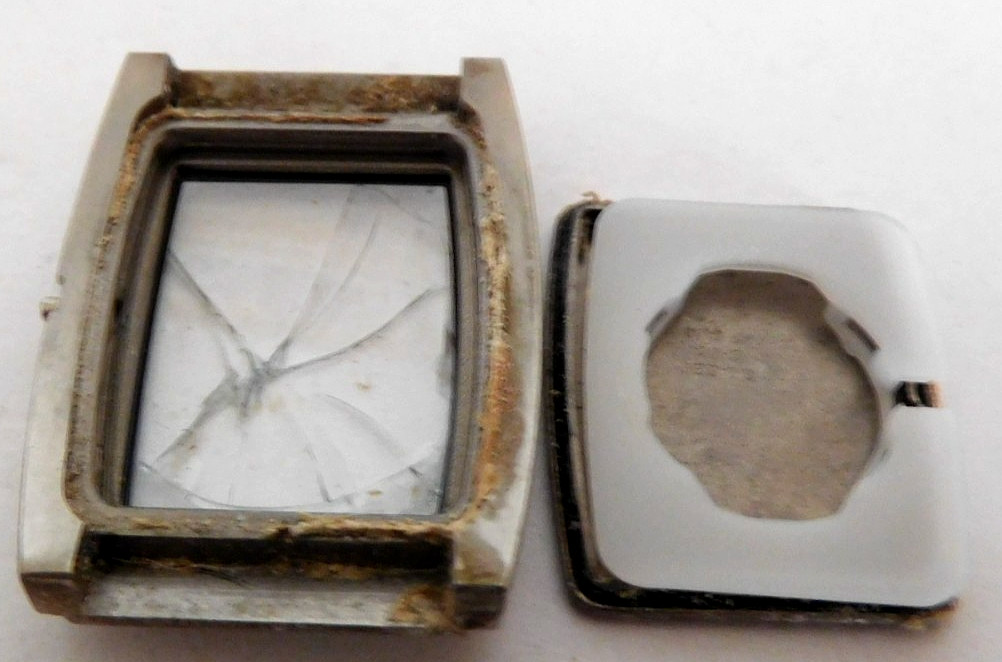 SKAGEN 225 LTRM CASE BROKEN CRYSTAL. USED