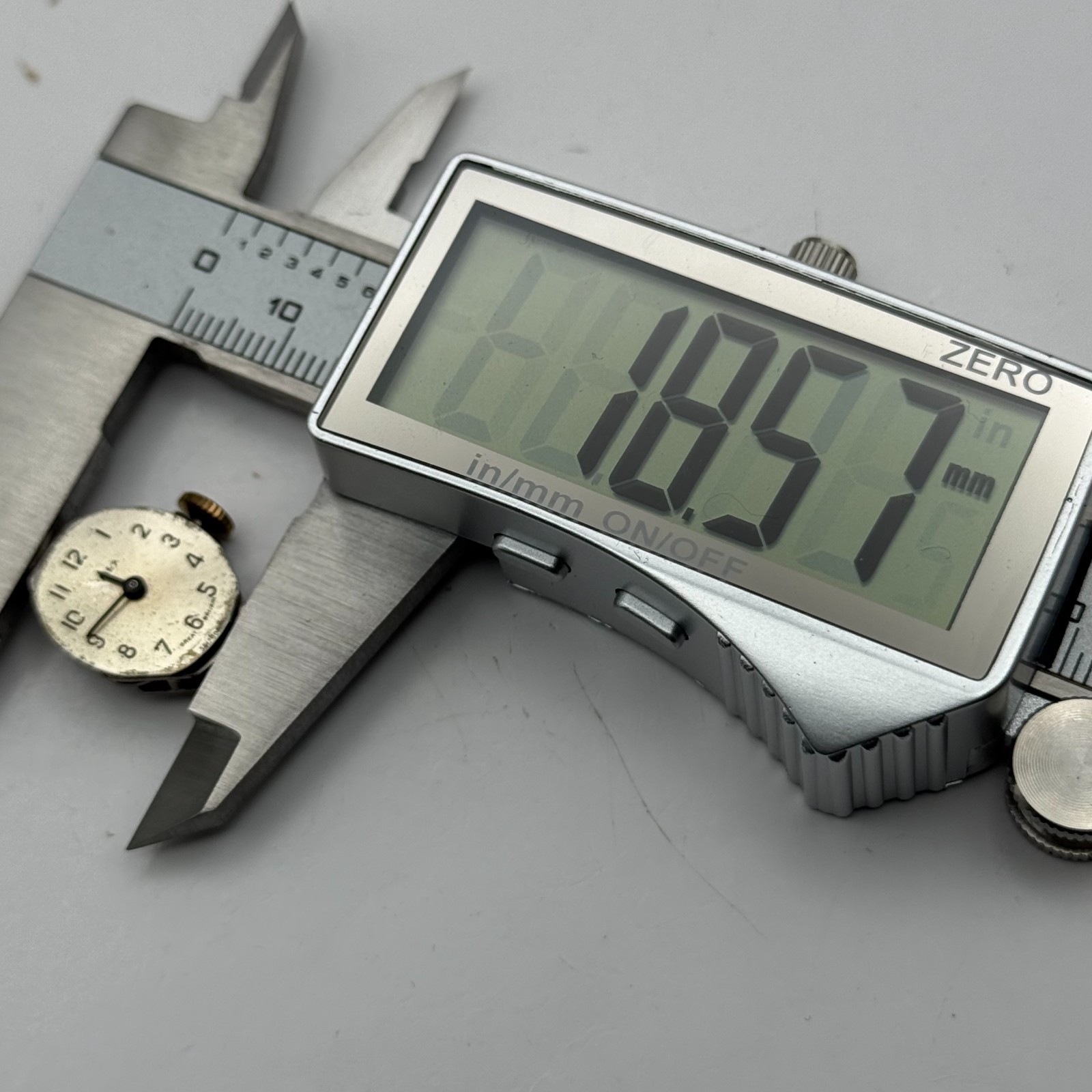 Timex 453 Watch Movement Great Britain Manual Wind Vintage Parts Repair 14.2mm