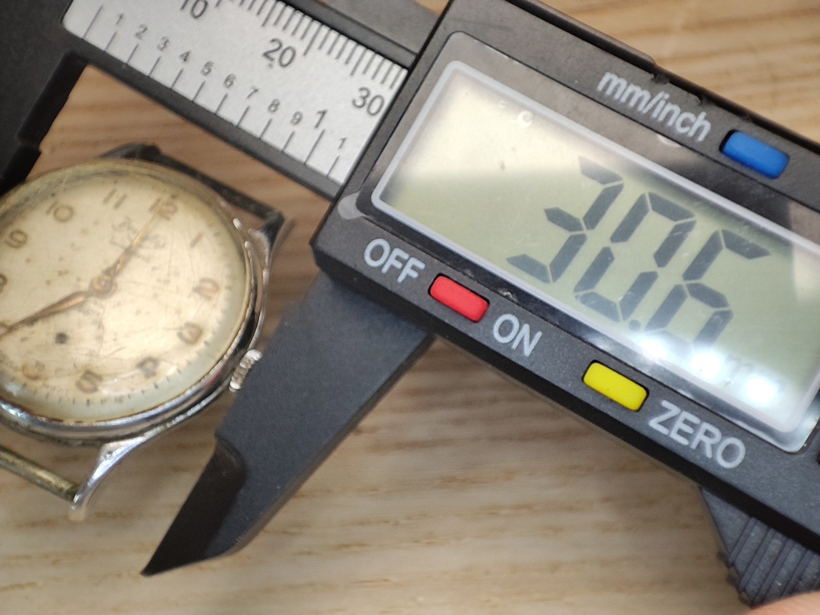 fef 190 douglas Watch movement – 29.4 mm – for parts and spares
