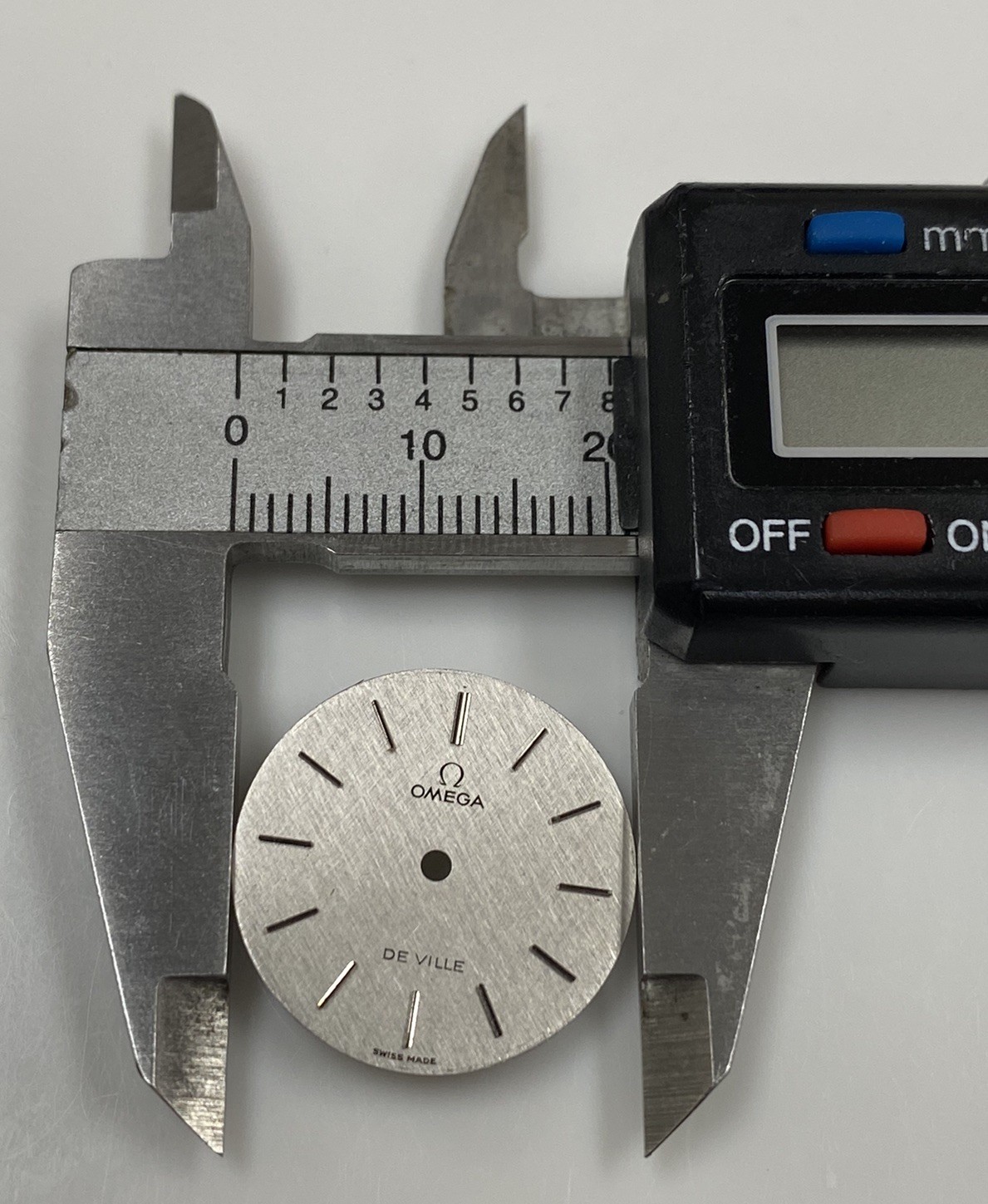 Original Vintage Omega De Ville Caliber 625 Silver Linen 20.8mm Dial
