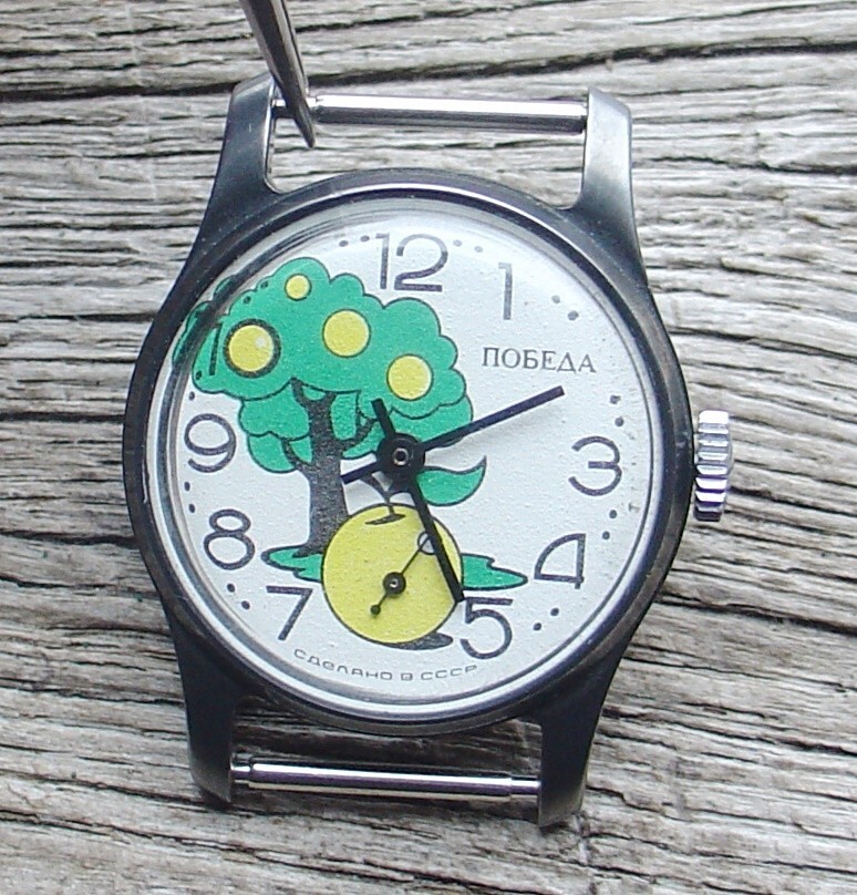 Rare Vintage Collectible Soviet POBEDA Watch With the Apple Tree 2602 SERVICED