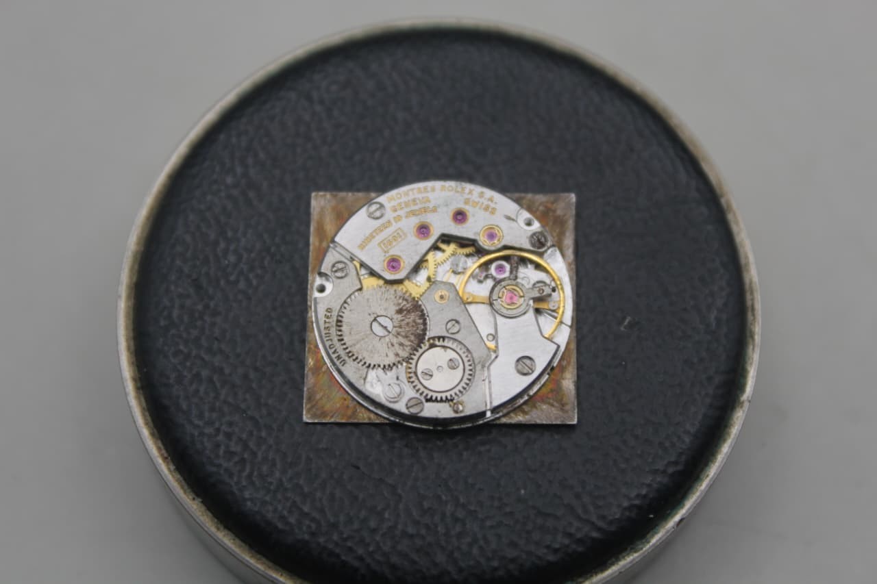 Rolex cellini 1600 movement with dial and hands – For parts or project only