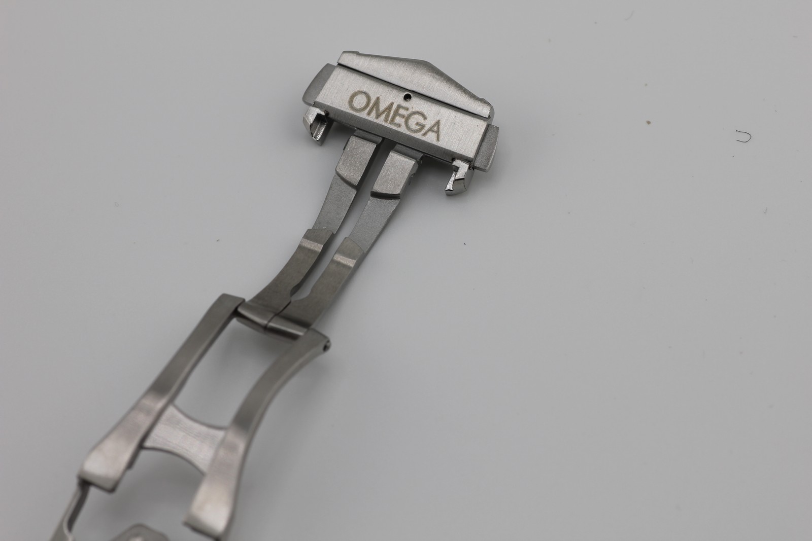 Omega 18mm Steel Deployment Buckle Folding Clasp Speedmaster 94521873 NEW OEM