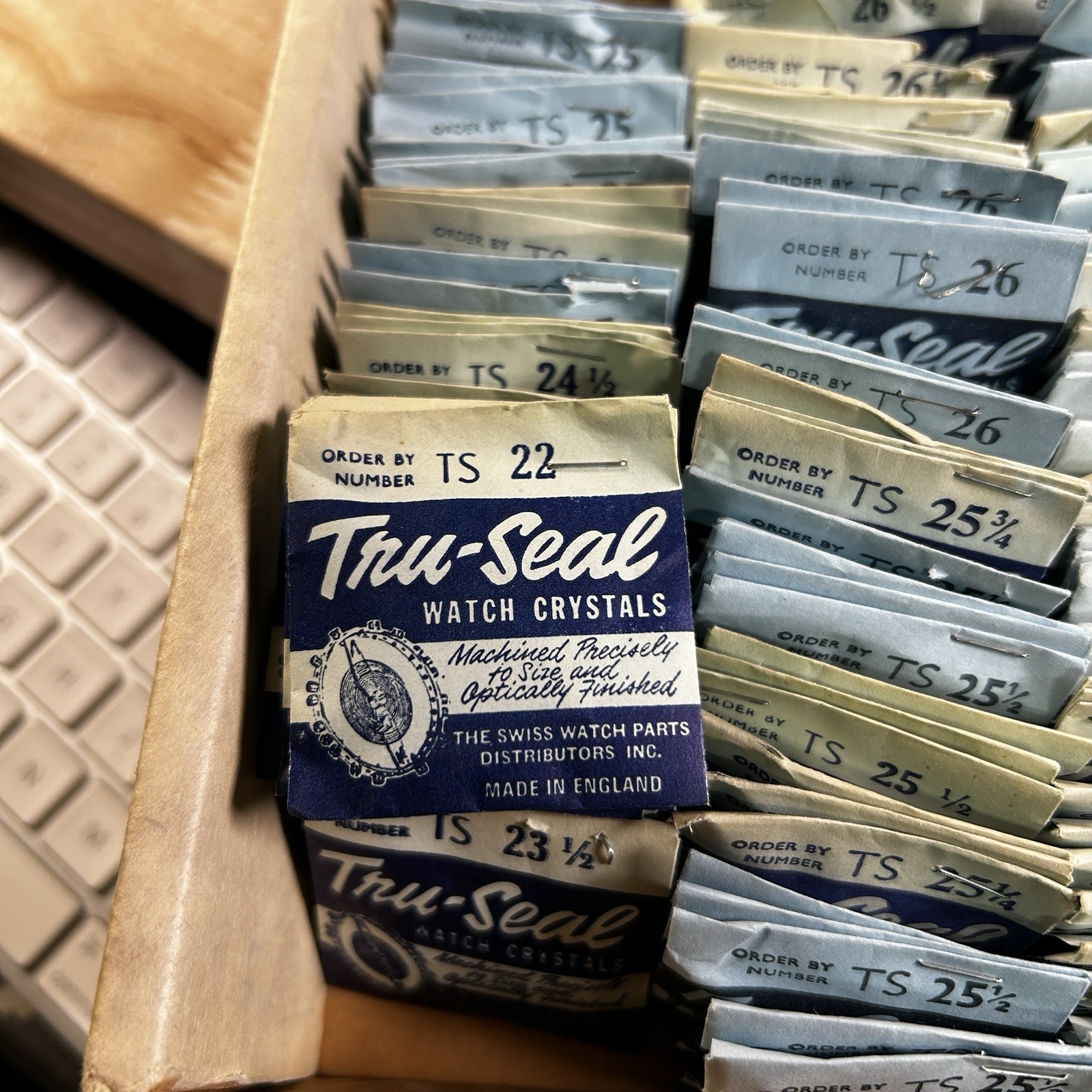 Lot of 170+ Tru-Seal Watch Crystals Various Sizes Watchmaker Parts: TS22-TS33.5