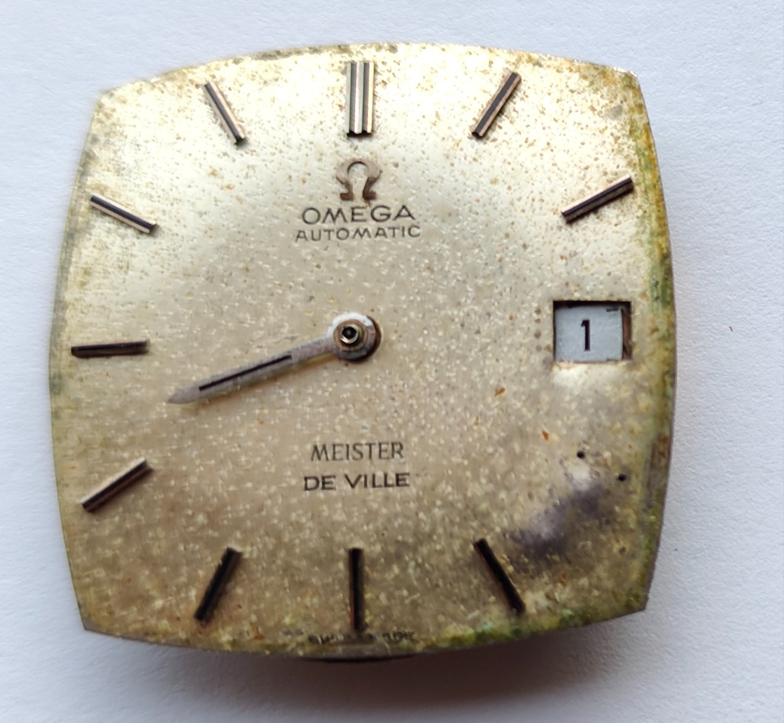 Vintage Omega Automatic Cal 565 Watch Movement , balance moves.