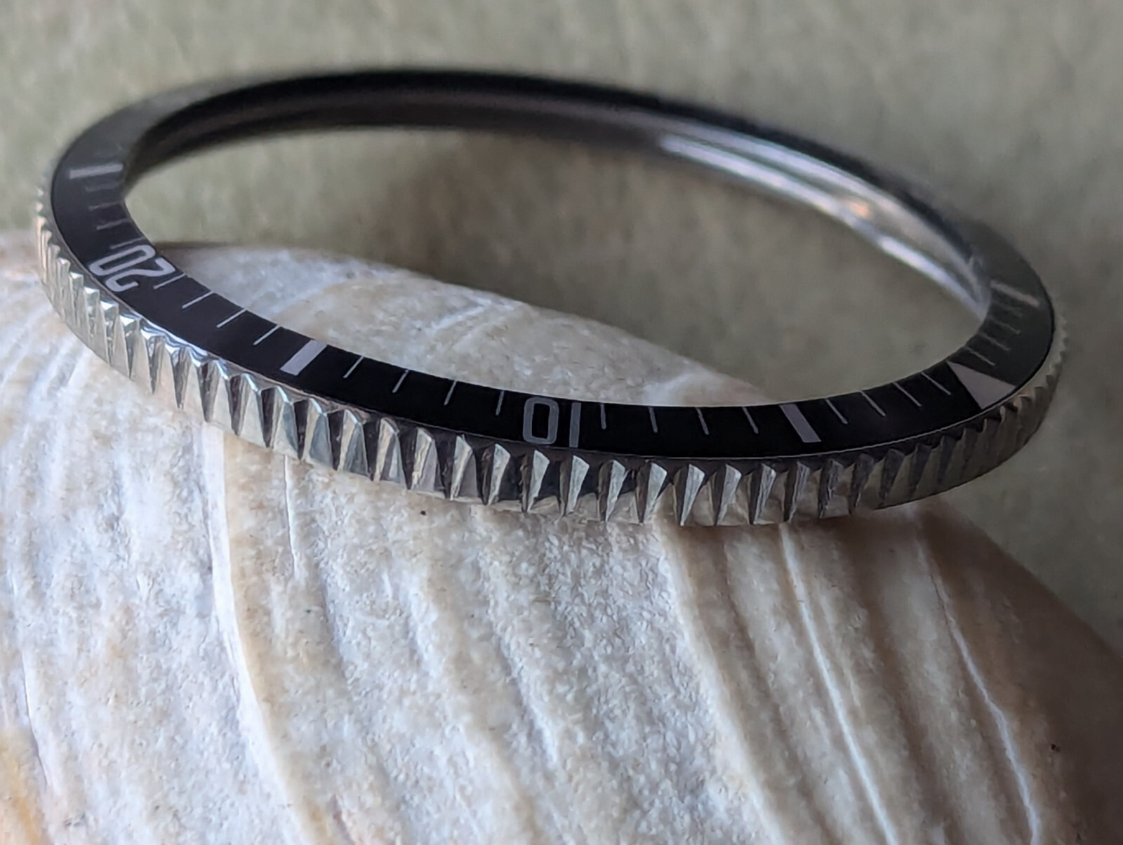 Vintage 1960’s Caravelle Sea Hunter Diver SS Bezel/Black Insert/Tension Spring