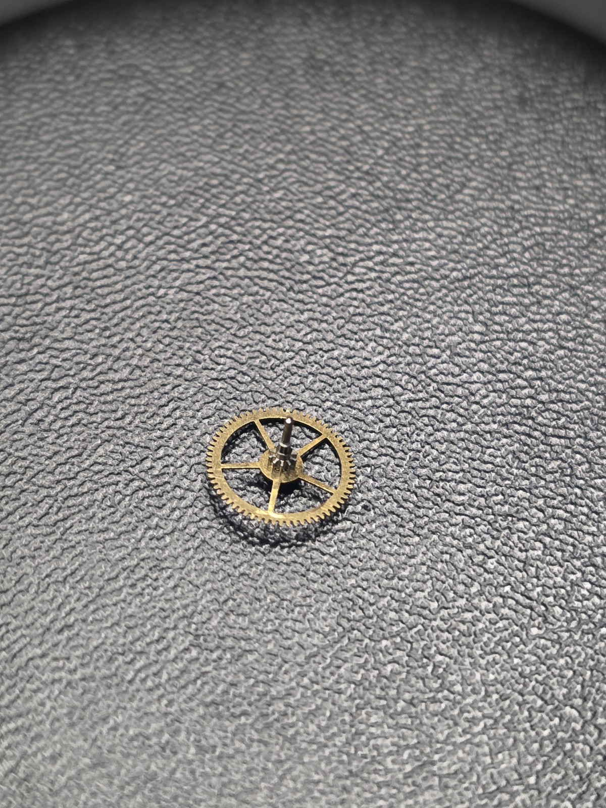Benrus BB4 Center Wheel 17J Movement Watch Part Pivots Good cal ETA900