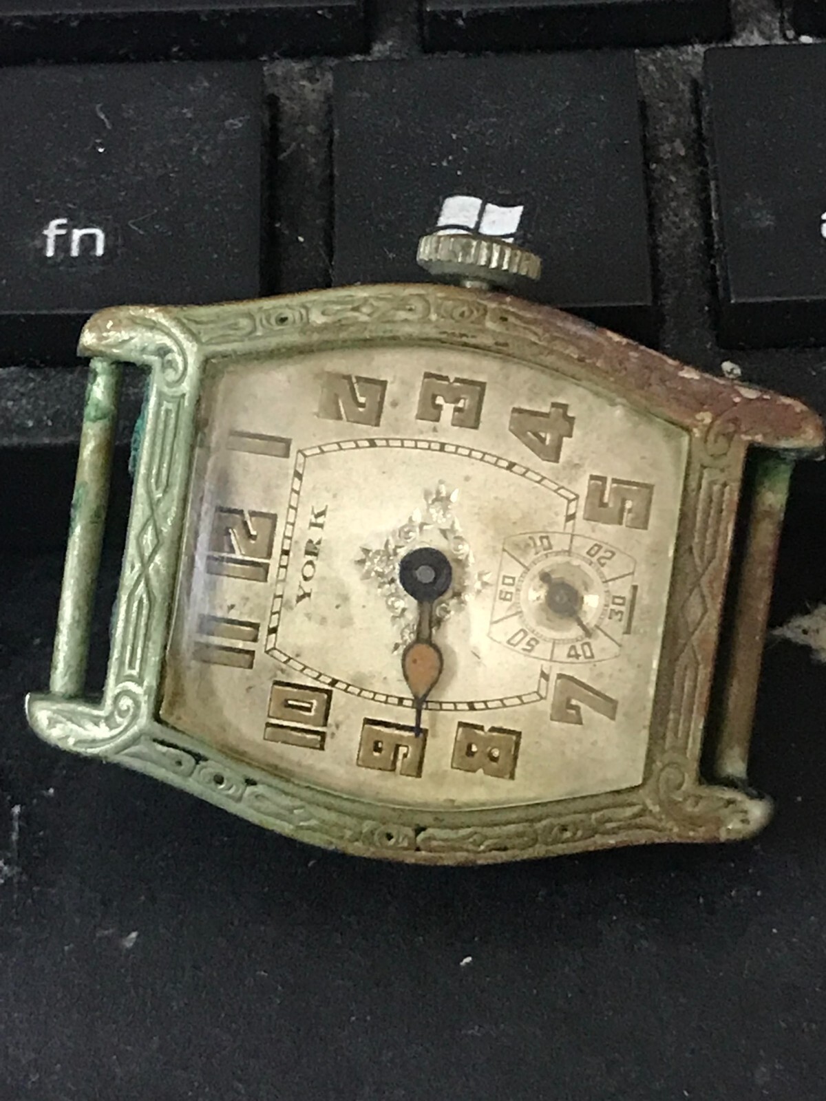 York Watch Co. Rare 29mm Swiss Windup Men’s Watch, RUN need Repair (Lot2003)