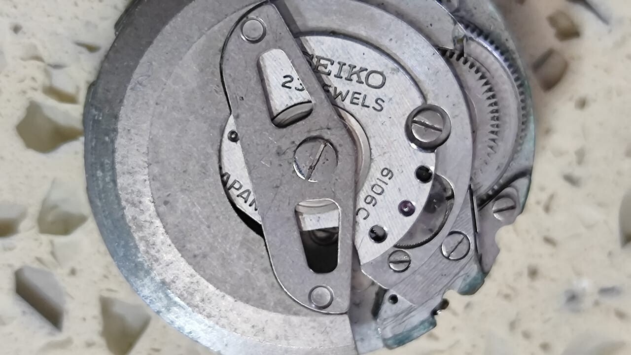 SEIKO 6106C MOVEMENT Full Work with Dial & Crown for parts