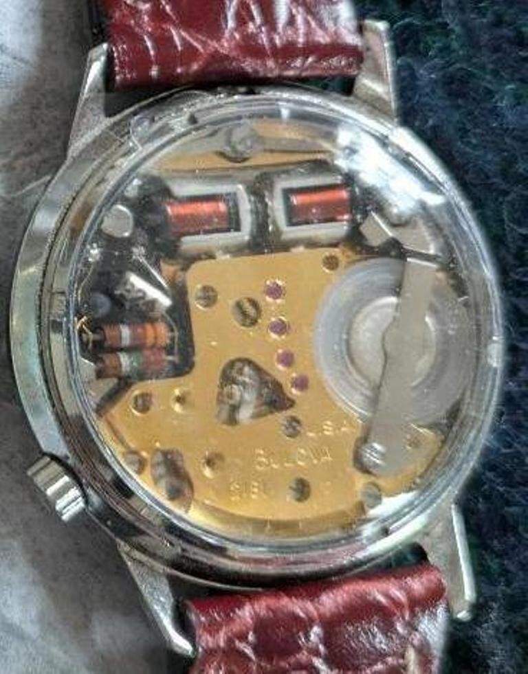 (1) ACCUTRON 218 CLEAR EXHIBITION CASE BACK W/ RING FREE Shipping and Handling