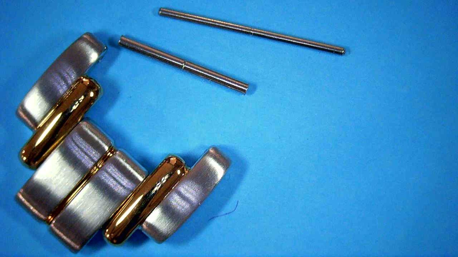 100% authentic Movado link for model 81.E4.9885 K101 with pin and pipe
