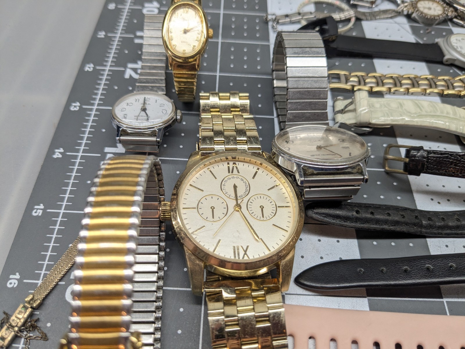 Bulk Watch Lot Timex,Fossil,Quartz Movements 25 Watches + Accessories