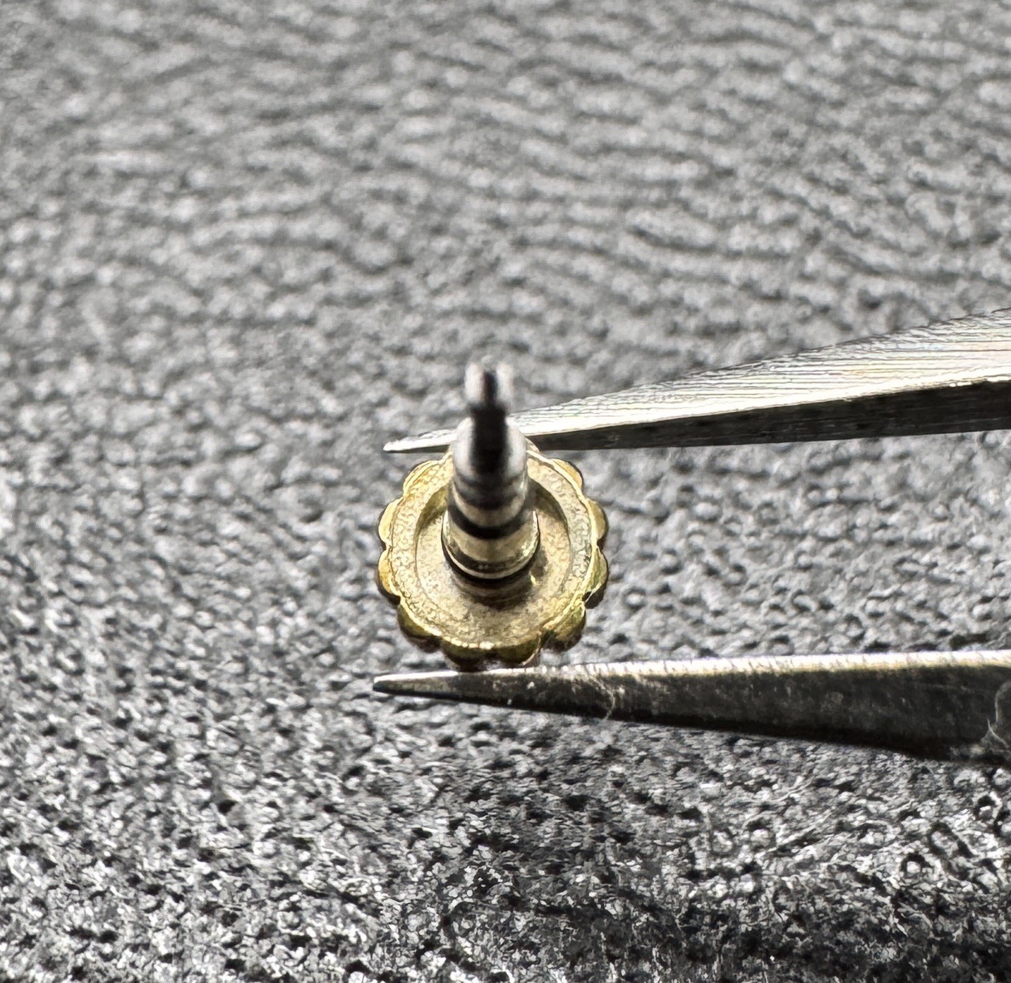Genuine Cartier Crown Gold Plate With Blue Sapphire Stone 3.4 mm C1
