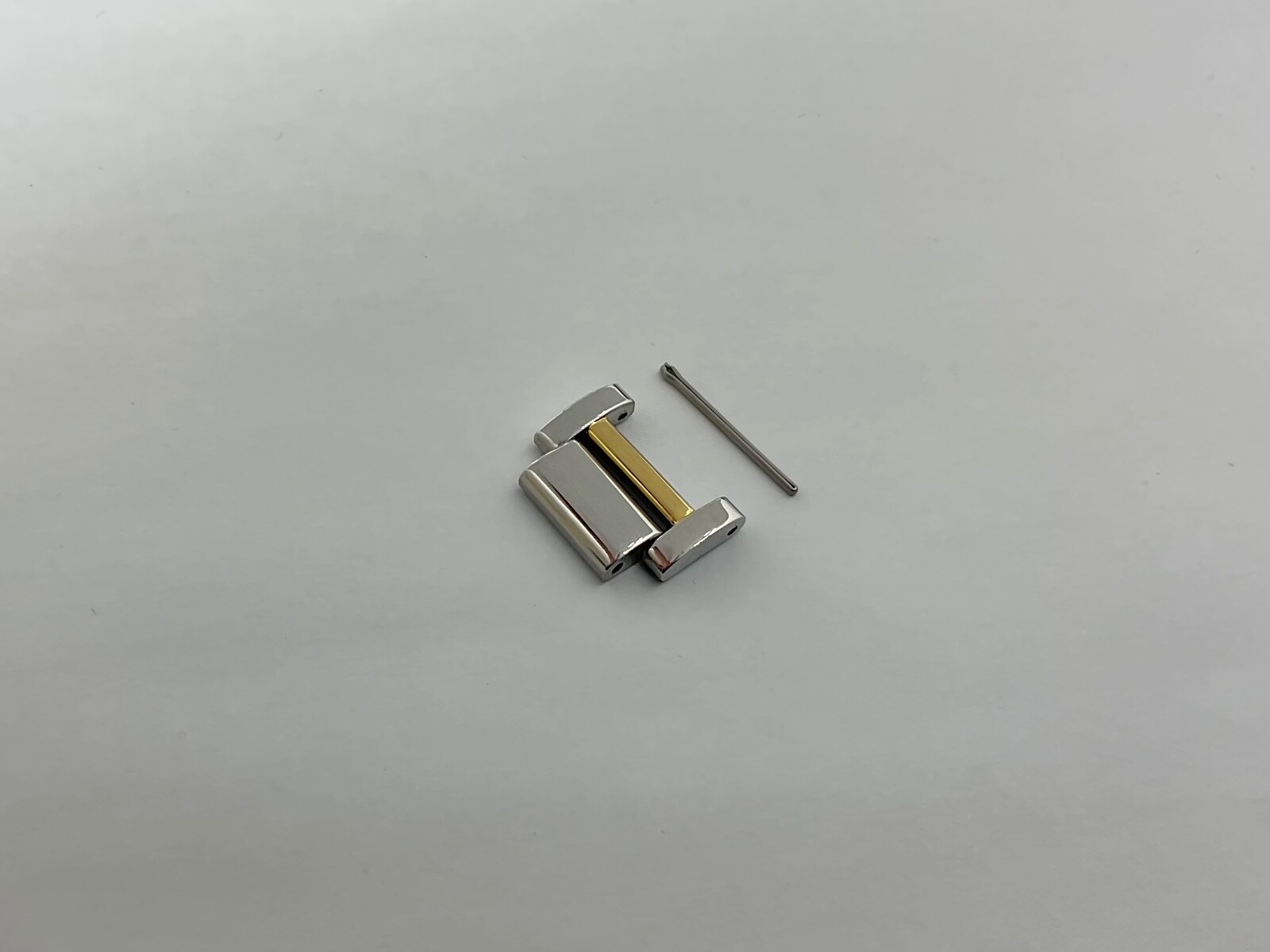 Michael Kors Link MK-6225 Stainless Steel and Gold Tone 18mm