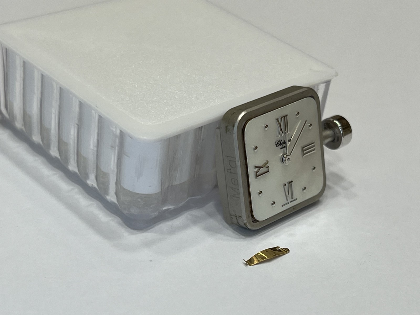 Chopard Geneve Gold Crown 18k & Movement & Dial & Glass Quartz Eta 976.001 Swiss