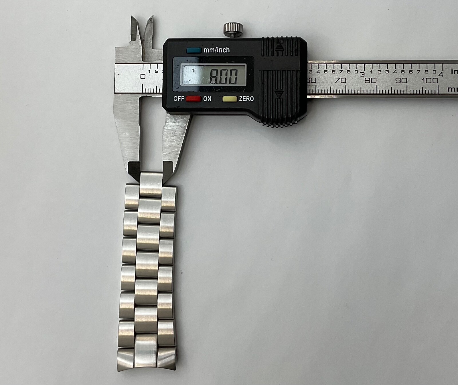 Raymond Weil 8260 Stainless Steel CONTINUOUS Partial Band