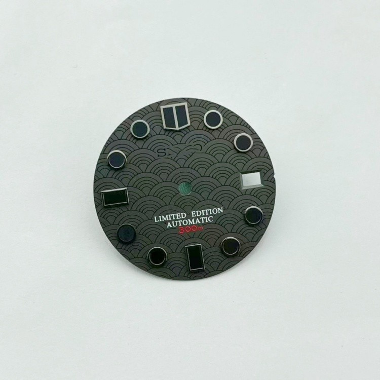28.5mm Fish Scales Watch Dial Green Luminous Date Fit Nh35 4R35 Movement
