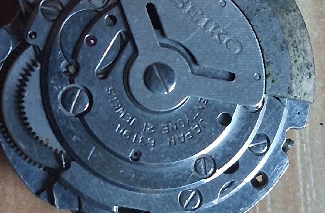 Seiko movement 6319A with day/date 21 jewels.