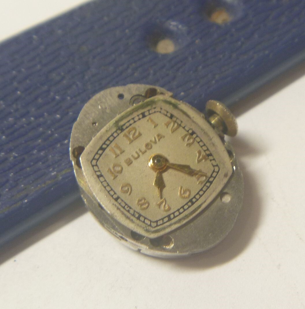 1941 Bulova Watch Co Ladies 17 Jewels Caliber 6AN Movt Dial Hands- RUNS !!