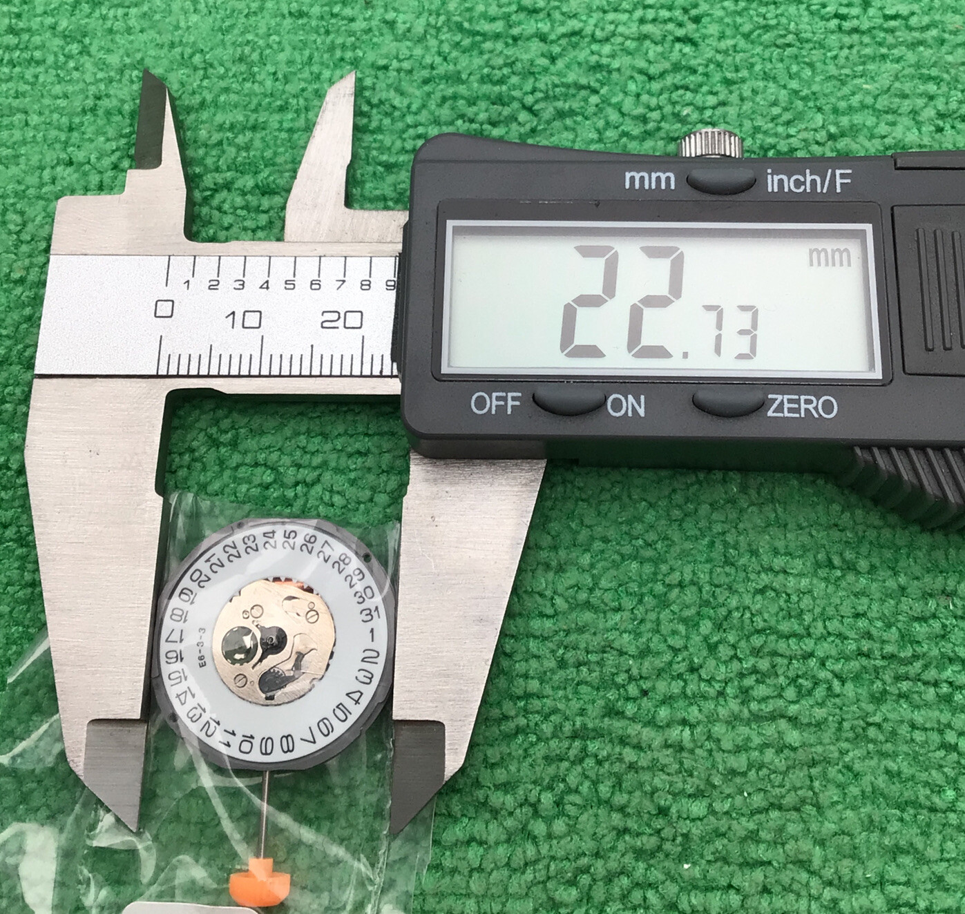 Genuine MIYOTA 1M12 Quart Watch Movement With Stem, Date At 3, NOS