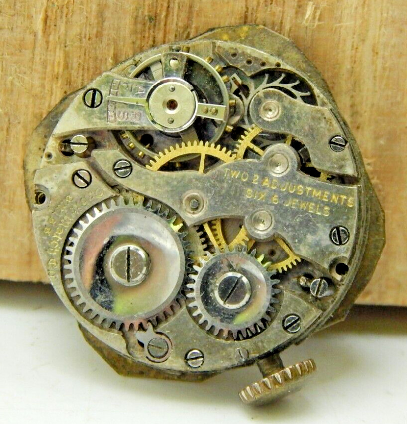 Vintage Bering 6 jewel 2 adjustment men’s wrist watch movement w/ good Balance