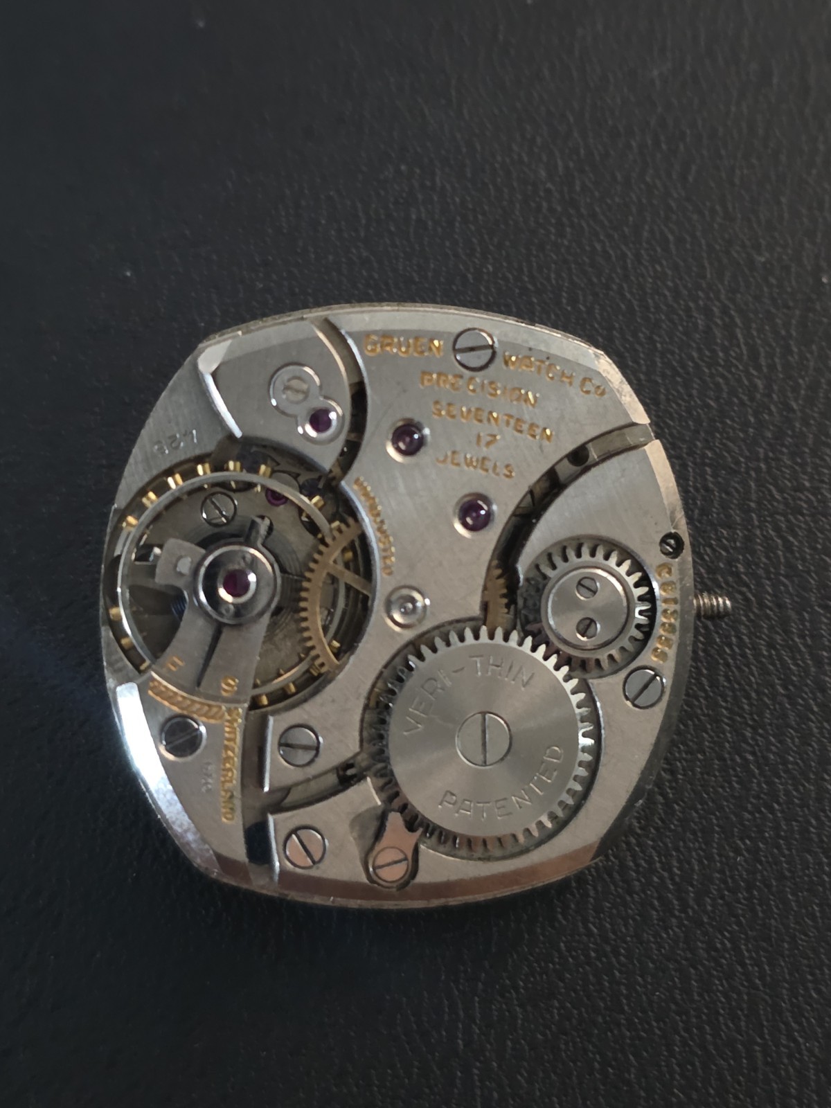 Gruen Precision Cal. 425 Manual Wind Movement – 17 J – Seconds Wheel Pivot Broke