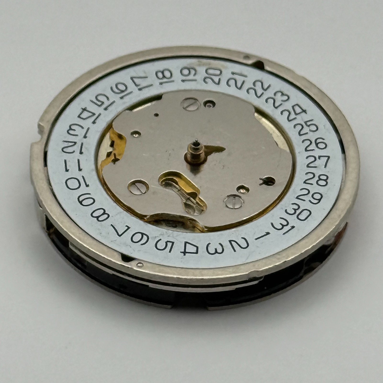 Ronda 5040.D Watch Movement Quartz Swiss Date 6 Jewels Vintage Parts 28.4mm