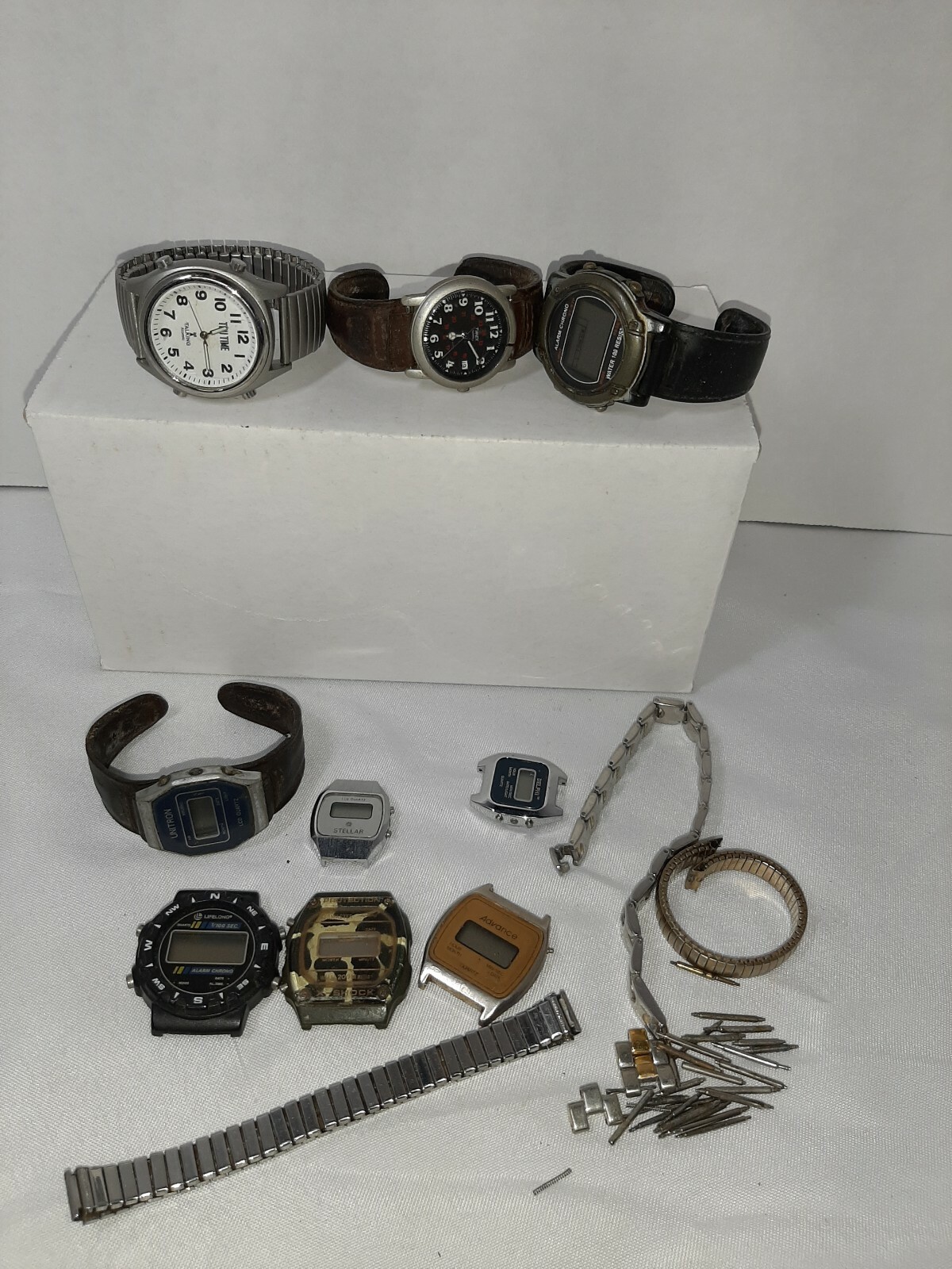 LOT OF VINTAGE WATCH PARTS bands and more timex stellar unitron