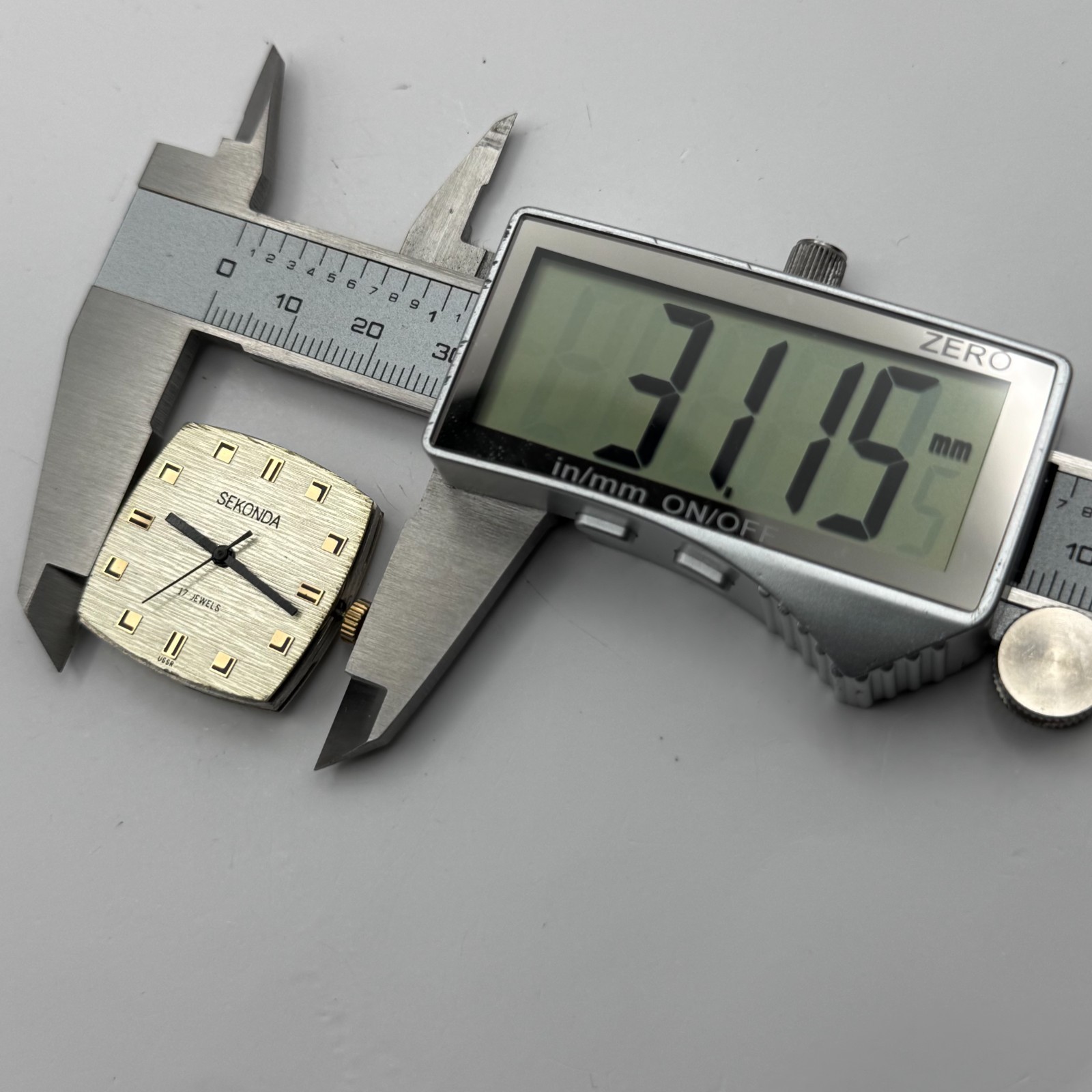 Poljot P2609 Watch Movement RARE Sekonda 17 Jewels Manual Wind For Parts 27.5mm
