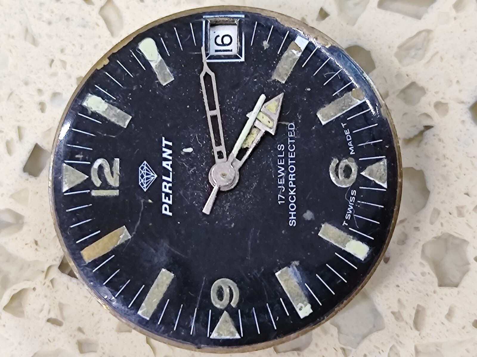 Perlant Swiss Movement Diver Black Dial Cal FHF 96-4 Not Work Good balance –