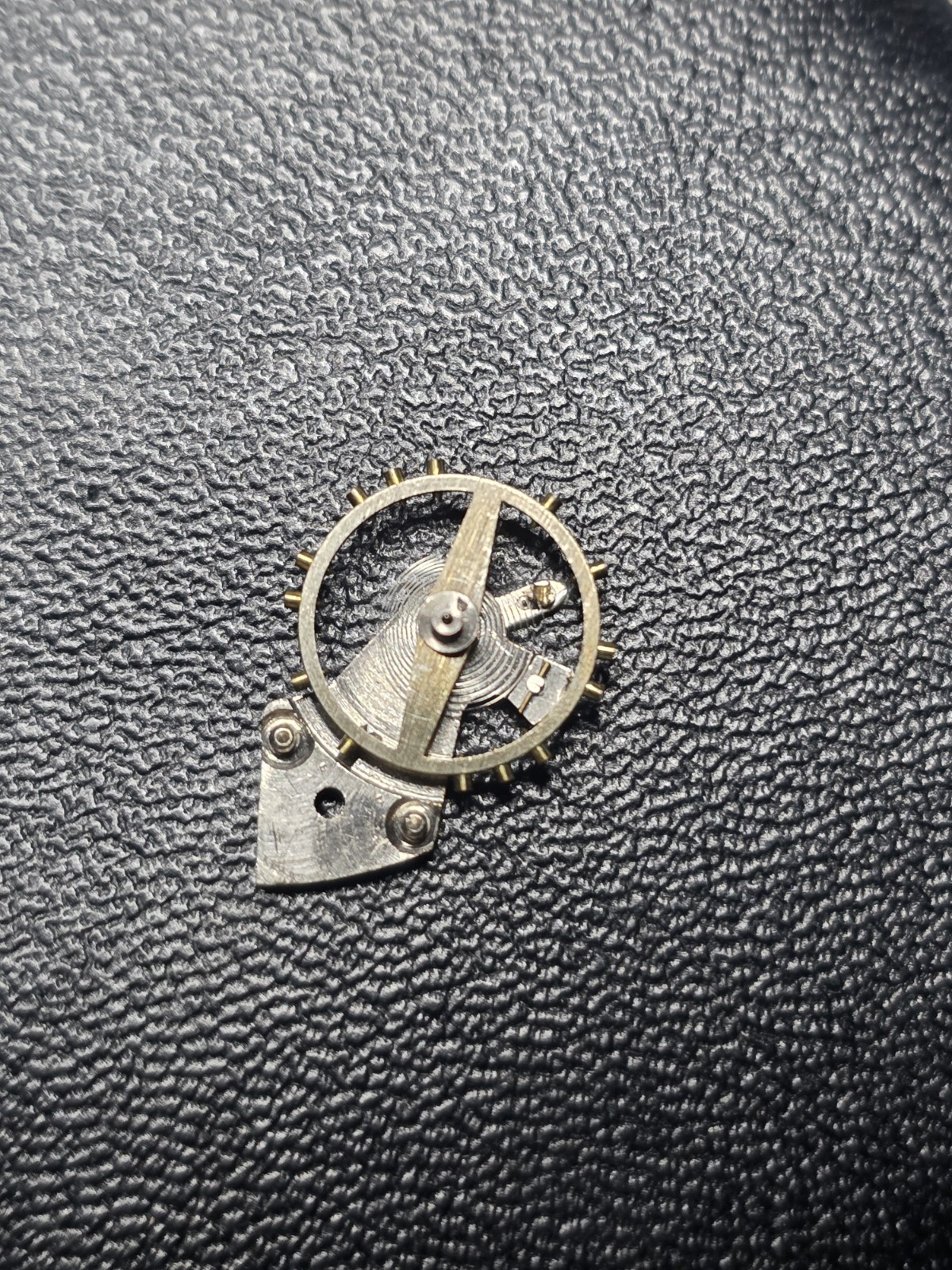 Vintage Benrus BH25 / ETA 679 Complete Balance/ Cock – Broken Top Pivot