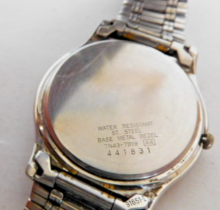 SEIKO QUARTZ DAY & DATE MOVEMENT #7N43 CASE # 7N43-7819 RUNNING. NEEDS SERVICE.